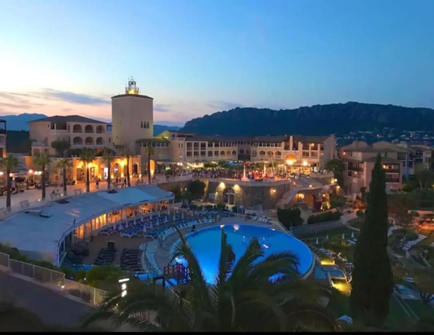 Village Cap Esterel, Piscine, Plage Saint-Raphaël 외부 사진