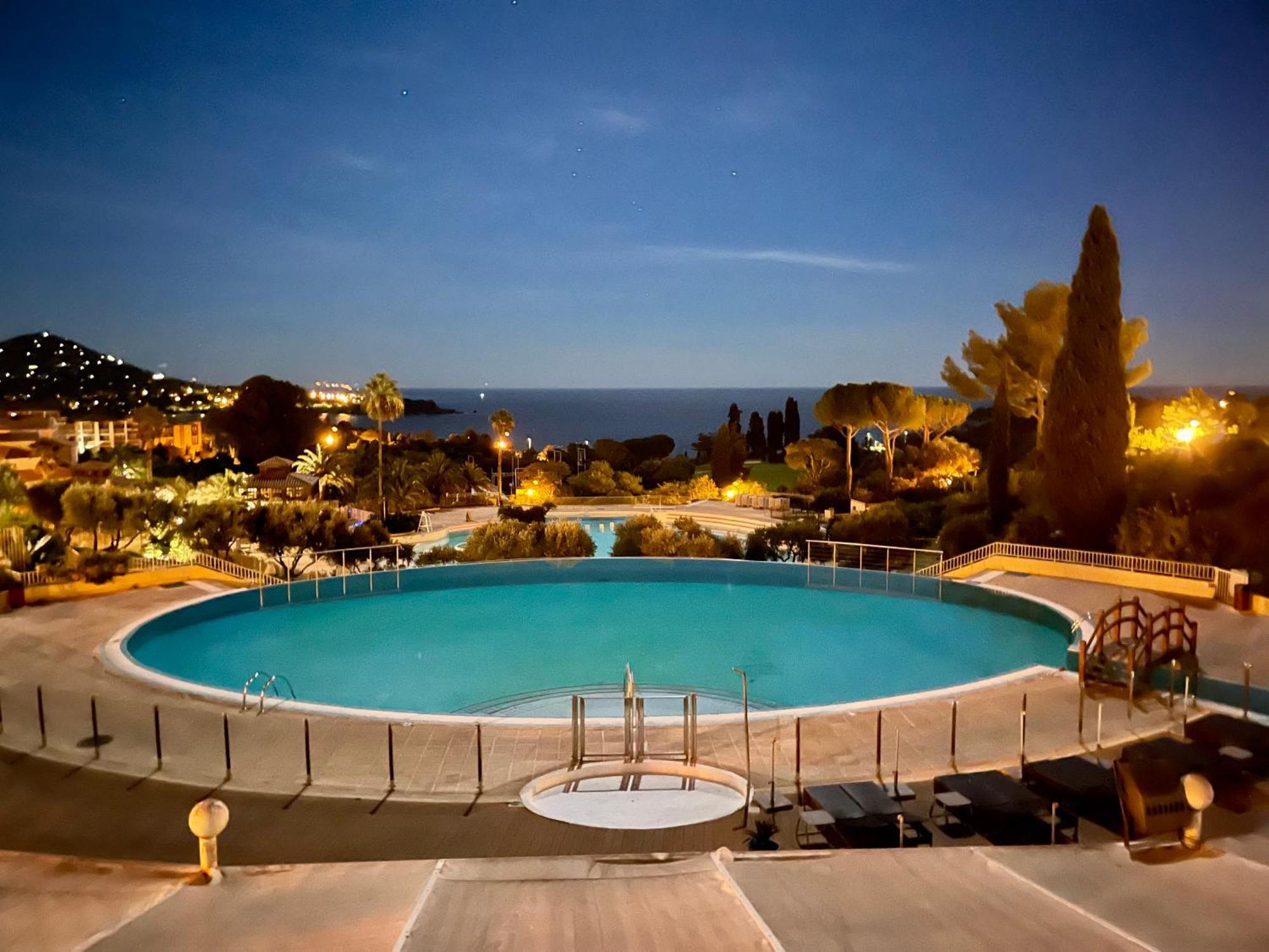 Village Cap Esterel, Piscine, Plage Saint-Raphaël 외부 사진