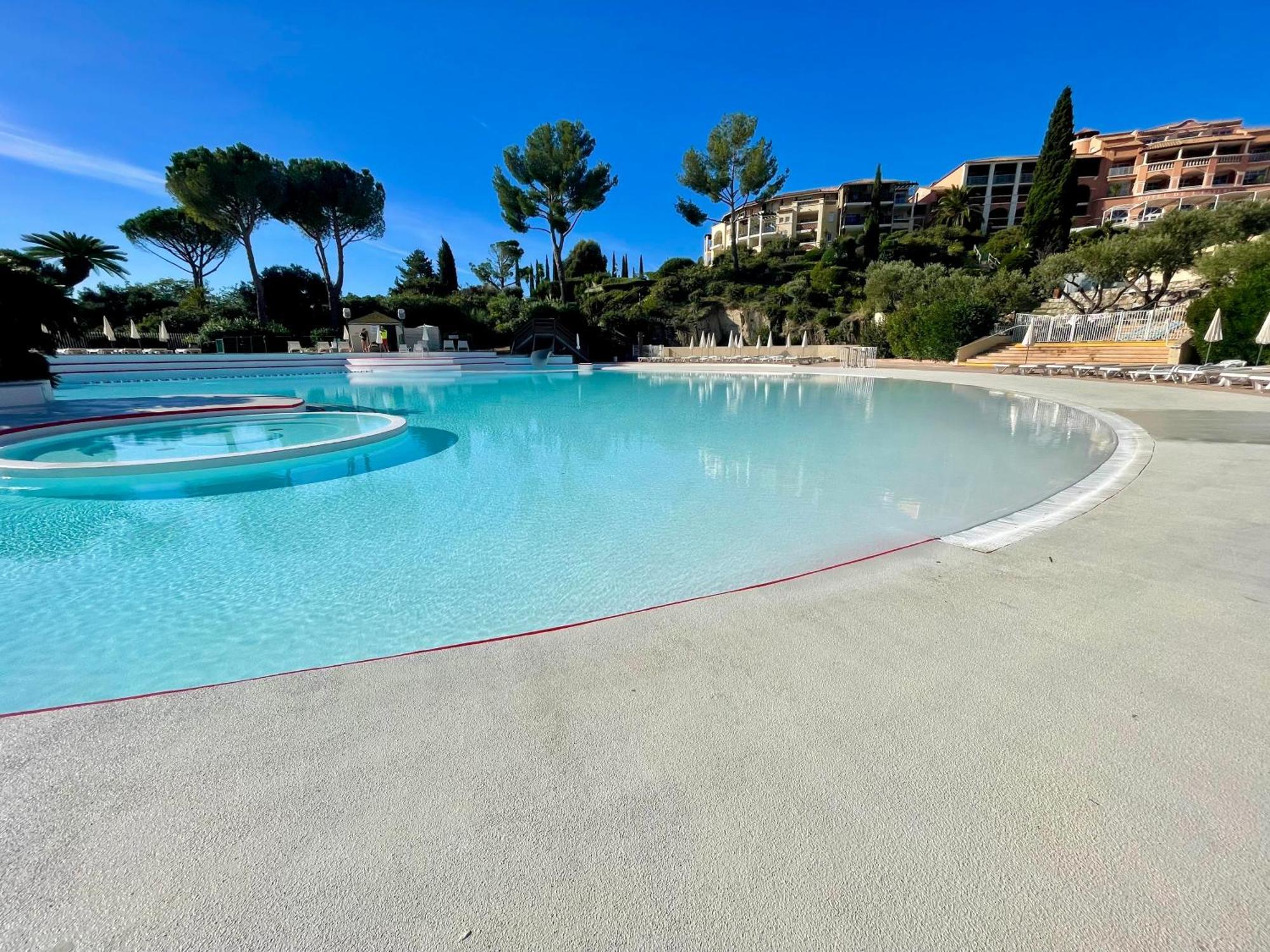 Village Cap Esterel, Piscine, Plage Saint-Raphaël 외부 사진